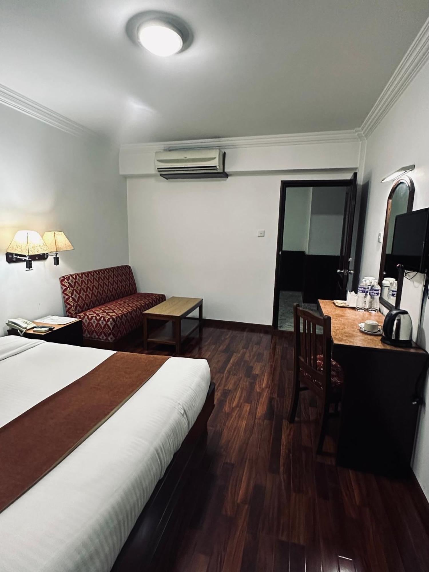 Fuji Hotel Kathmandu Luaran gambar